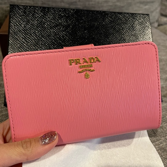 Prada BNWT wallet - Picture 1 of 5